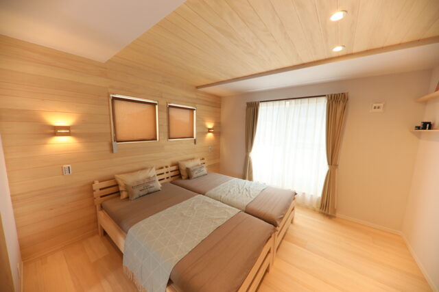 寝室 - 北面道路の変形地を活かしコンパクトに設計したシンプルな家 - 姶良市